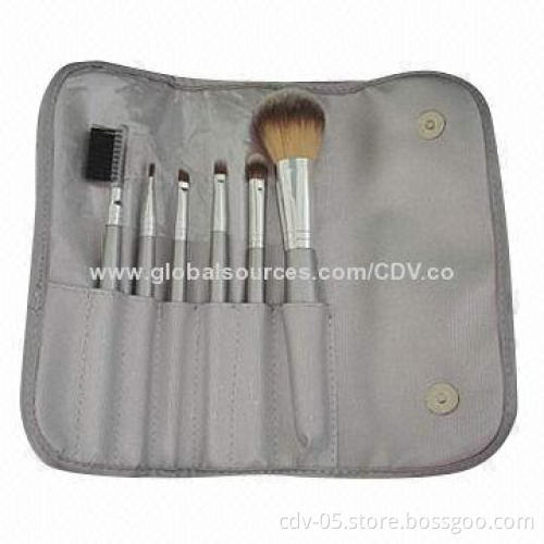 6-piece makeup brush set, made of wooden handle with tricolor synthetic hair and great PU pouch